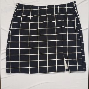 SHEIN Women's Grid Square Side Slit Mini Skirt-(Large)NWOT